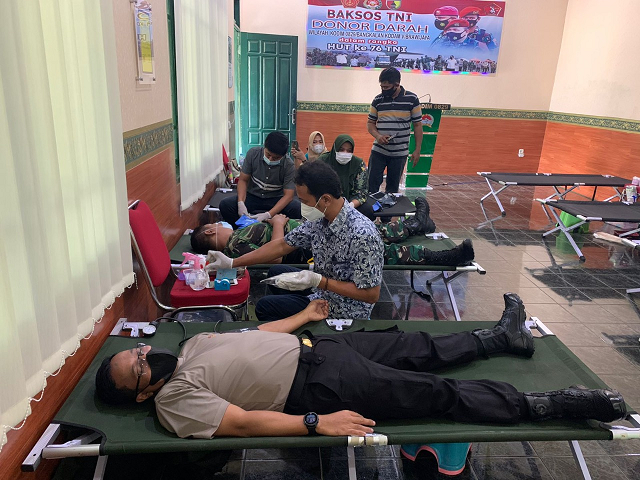 Sinergitas TNI-Polri, Kapolres Bangkalan Donor Darah Jelang HUT TNI Ke-76