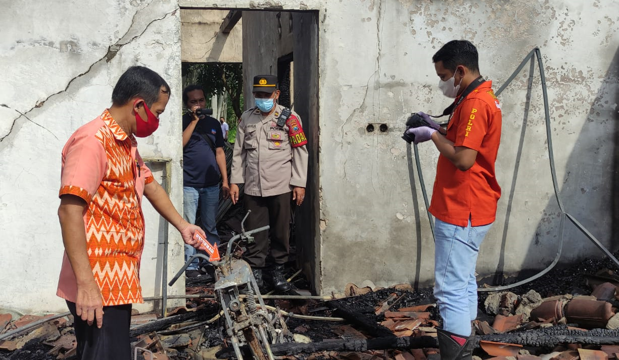 Diduga Korsleting Listrik, Salon Ekasari Kauman Tulungagung Dilalap Sijago Merah