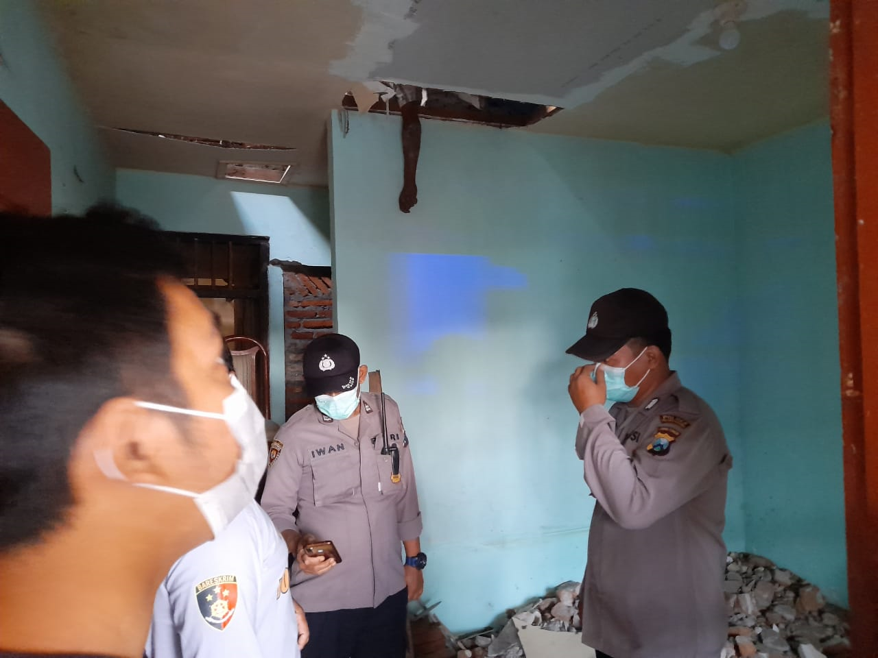 Seorang Pekerja Ditemukan Meninggal Diatas Plafon di Perumahan Bangau Putih Tulungagung