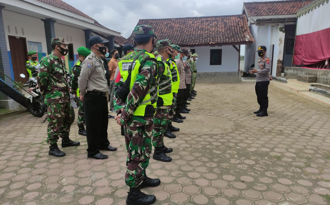 Polsek Pakel Polres TulungagungLakukan Pengamanan Pelantikan Perangkat Desa Kasreman Tulungagung