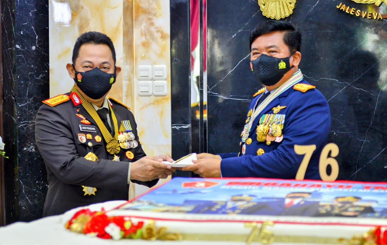 HUT ke-76 TNI, Kapolri : Sinergitas TNI-Polri Mutlak Sebagai Kekuatan Strategis Hadapi Tantangan