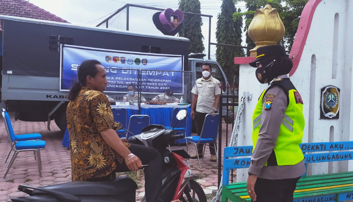 Gelar Ops Yustisi Didepan Kantor Kec. Kalidawir, Puluhan Pelanggar Prokes terjaring Satgas Covid 19 