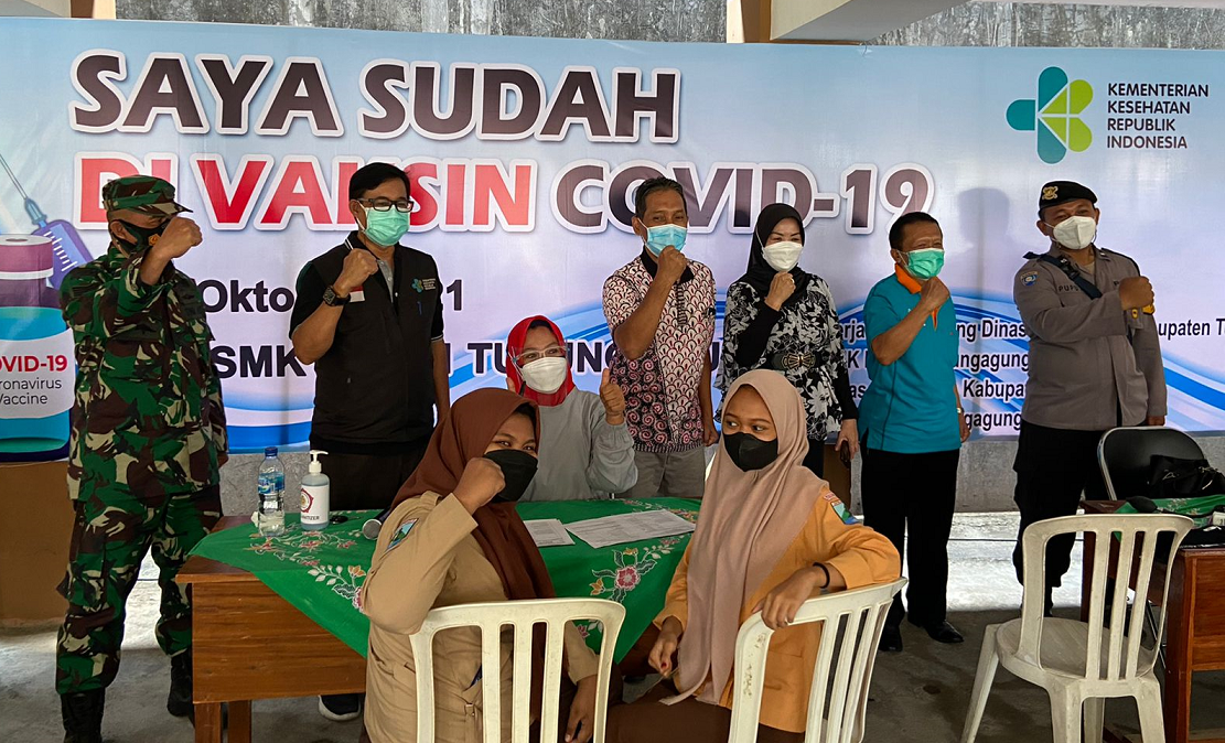 Polsek Tulungagung Kota Beri Rasa Aman Vaksinasi Pelajar di SMK PGRI 1 Kepatihan