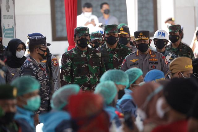 Percepatan Herd Immunity : Serbuan Vaksinasi15.000 Warga Banyuwangi Dihadiri Panglima TNI dan Kapolr