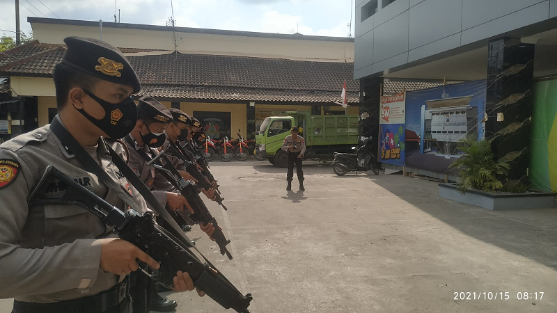 Tingkatkan Kemampuan, Bintara Remaja Polres Tulungagung Latihan Marksmanship Persenjataan