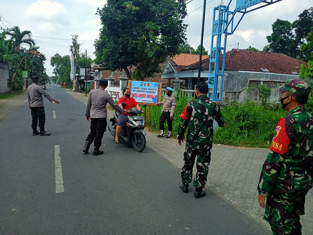 Polsek Ngantru Polres Tulungagung Secara Intens Gelar Razia Vaksin, Hari ini 25 Pengendara Berhasil 