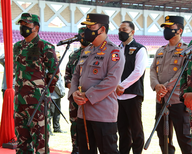 Tinjau Vaksinasi di Surabaya, Kapolri : Datangi dan Layani Warga yang Ada Di Titik Tak Terjangkau 