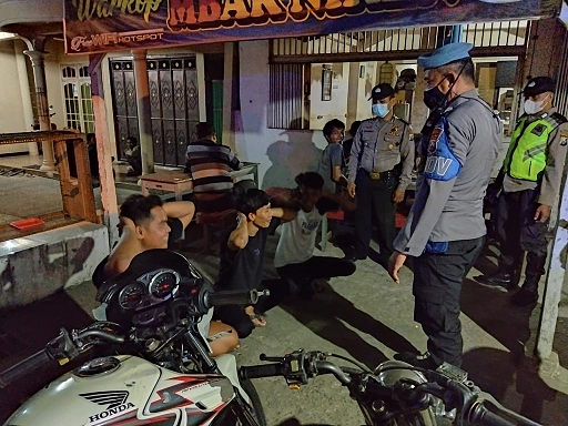 Pendisiplinan Prokes, Polsek Gondang Polres Tulungagung  Tingkatkan KRYD dan Patroli Malam