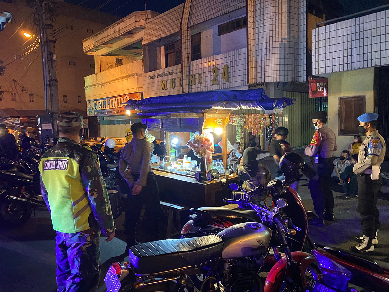 Tingkatkan Kepatuhan Prokes, Tim Gabungan Polres Tulungagung dan Satgas Covid 19 Menggelar Patroli S