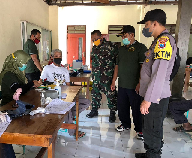 Libur Nasional, Pemdes Bangoan Kedungwaru Tulungagung Tetap Layani Vaksinasi Lansia dan Masyarakat U