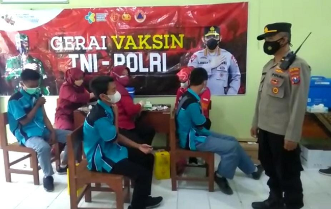 Ratusan Pelajar SMK Ngunut Ikut Vaksinasi di Gerai Vaksin Polres Tulungagung