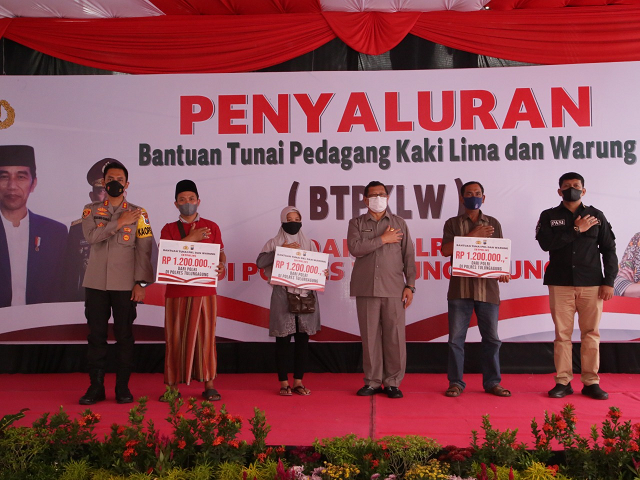 Polres Tulungagung :  100 Persen Target BTPKLW Telah Didistribusikan Kepada 3500 Pedagang Kaki Lima 
