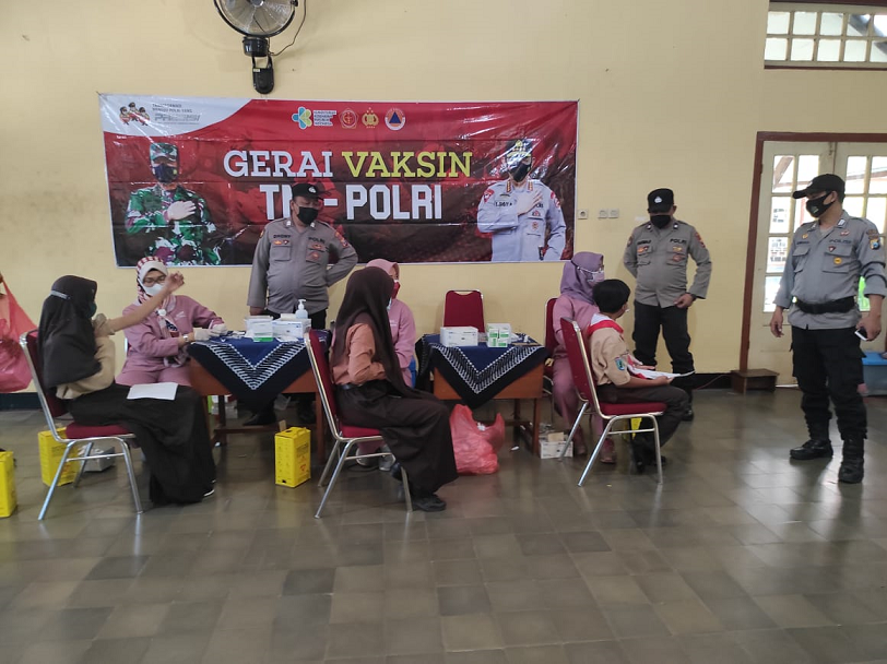 Ratusan Pelajar SMPN 1 Kauman Tulungagung Antusias ikuti Vaksinasi di Gerai Vaksin TNI POLRI 