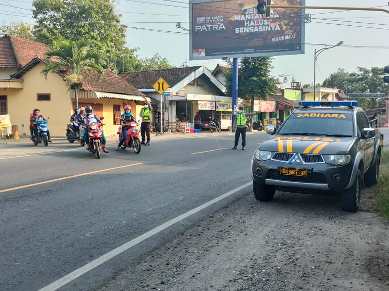 Personil Polsek Gondang Pos Pagi Untuk Memberikan Pelayanan Kepada Masyarakat Tulungagung
