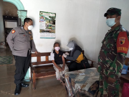 Jemput Bola, 3 Pilar Kecamatan Ngunut Kabupaten Tulungagung Vaksinasi Lansia Secara Door To Door