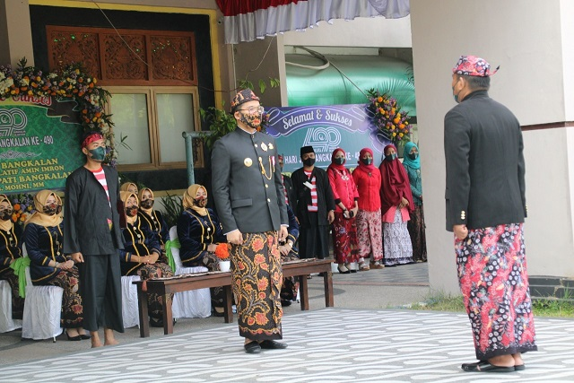 Hadiri Upacara HUT Kab. Bangkalan, AKBP Alith Selipkan Pesan Persatuan dan Tingkatkan Sinergitas