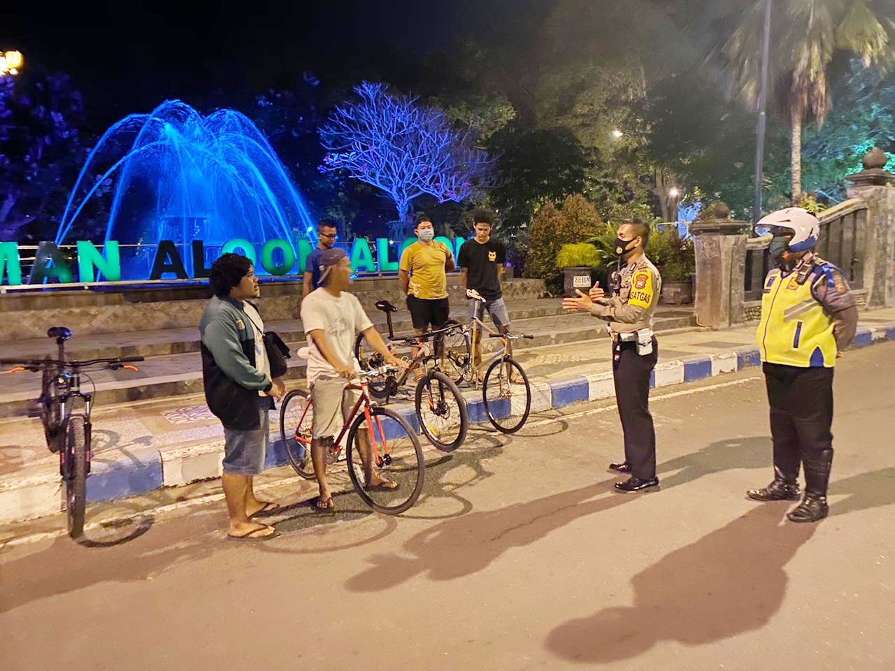 Satlantas Polres Tulungagung,Mengajak Pesepeda Patuhi Protokol kesehatan Untuk Cegah Covid-19