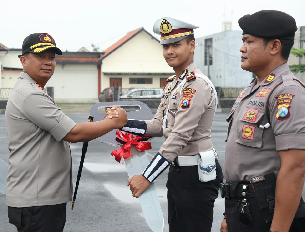 Dukung Operasinoal, Kapolres Tulungagung Serahkan Ranmor Dinas Kepada Satlantas, Satreskrim dan Sats