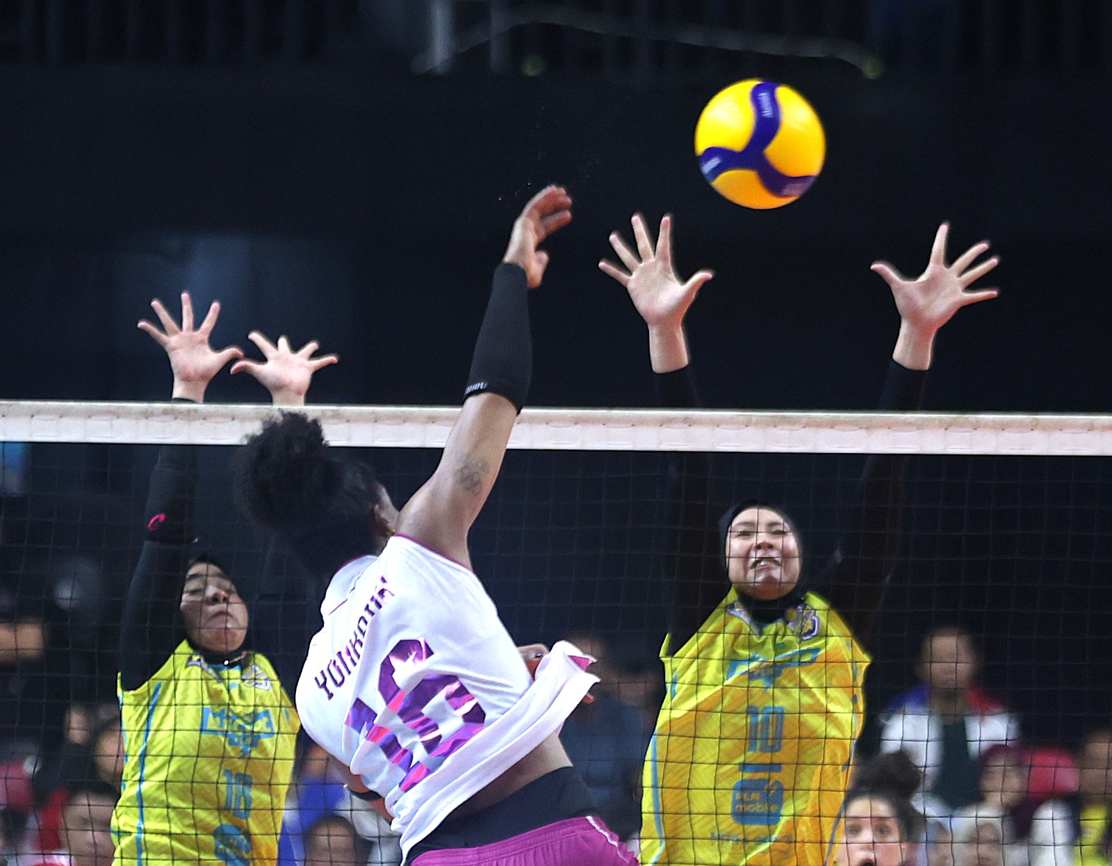 Drama Lima Set di Bojonegoro, Popsivo Taklukkan Electric PLN 3-2