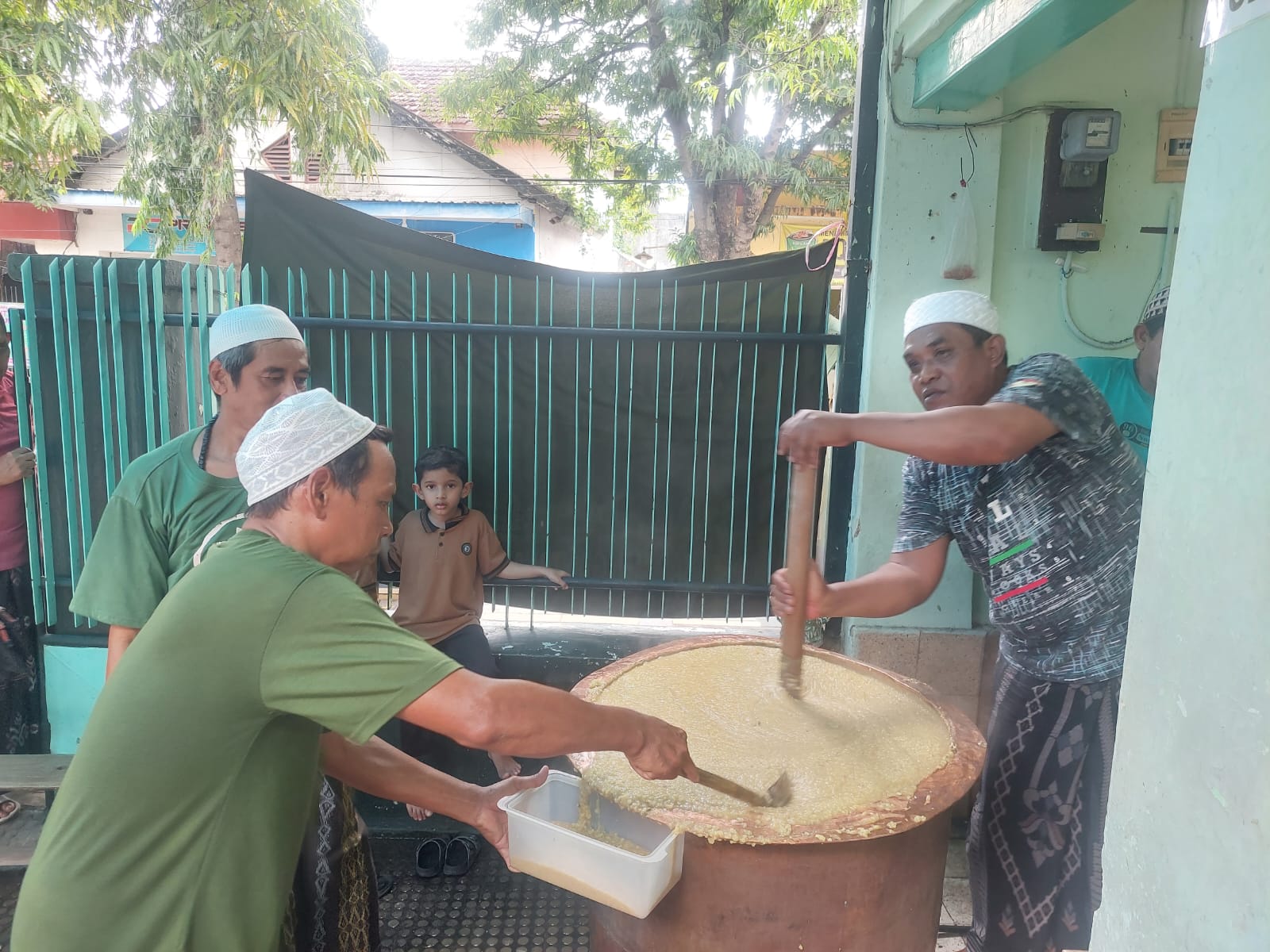 Tradisi Bubur Muhdhor di Jantung Kota Tuban Saat Ramadhan 