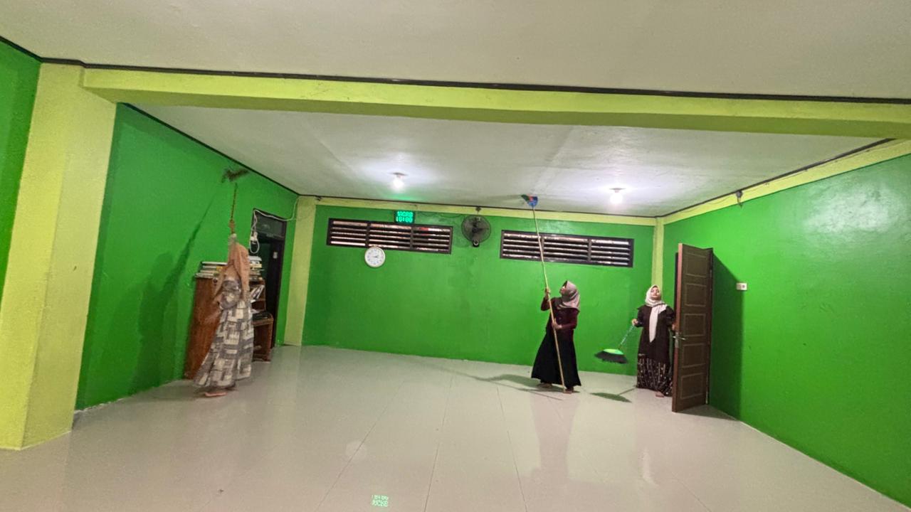 Sambut Ramadan, Fatayat NU di Bojonegoro Bersih Masjid Hingga Mushola 