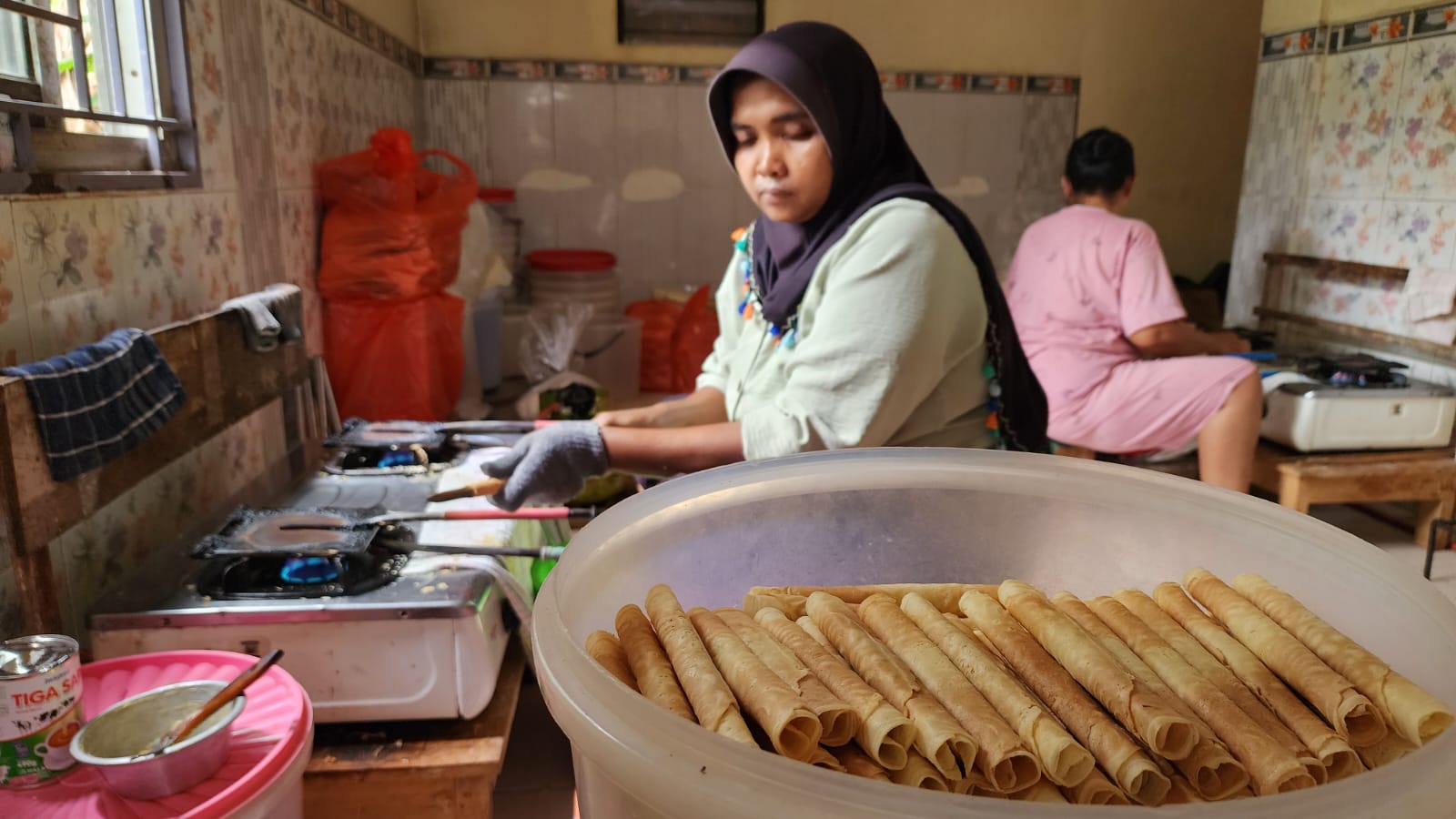 Berkah Ramadan Produksi Kue Gapit di Bojonegoro Omzet Capai Rp35 Juta
