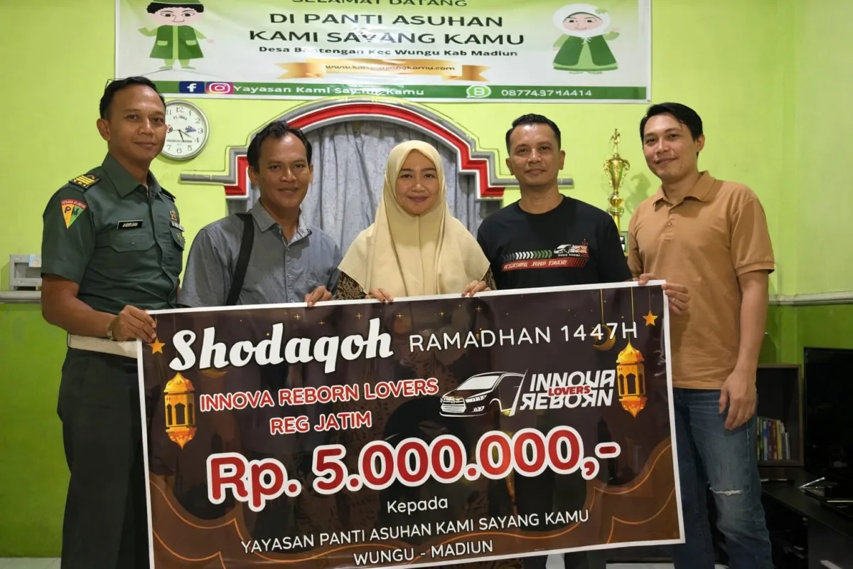 Innova Reborn Lovers Jatim Salurkan Sedekah Ramadhan di Madiun