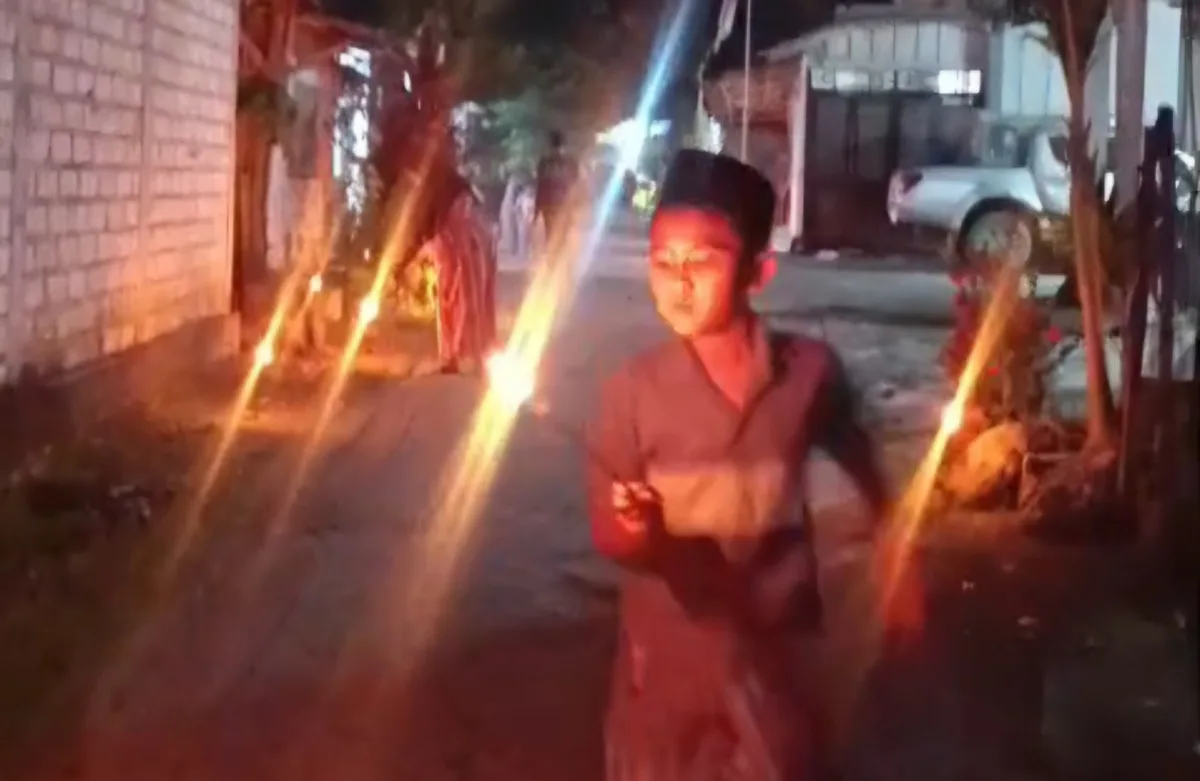 Tradisi Malam Songo: Cahaya Colok-Colokan Terangi Sudut Desa di Bojonegoro 