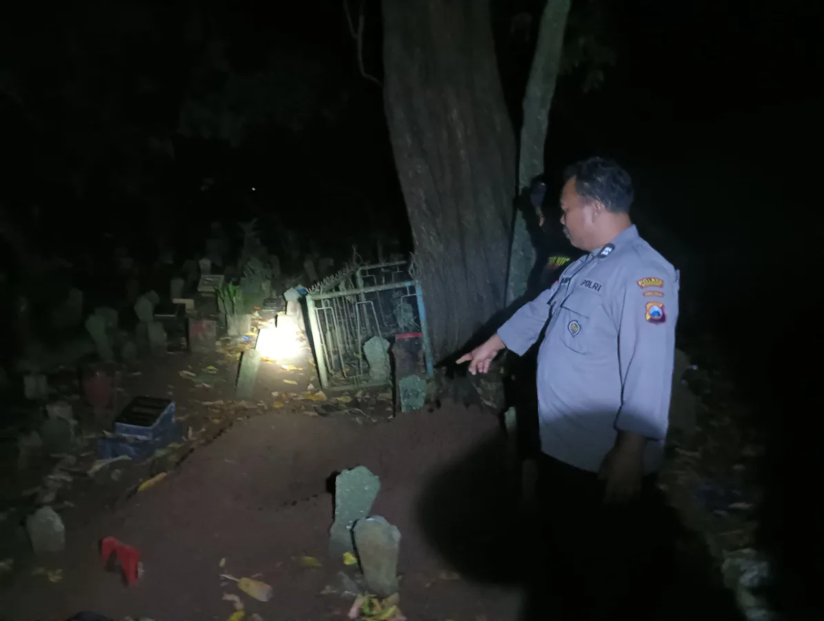 Keluarga Tidak Percaya Mitos dan Pilih Tutup Kembali Makam yang digali Orang Misterius