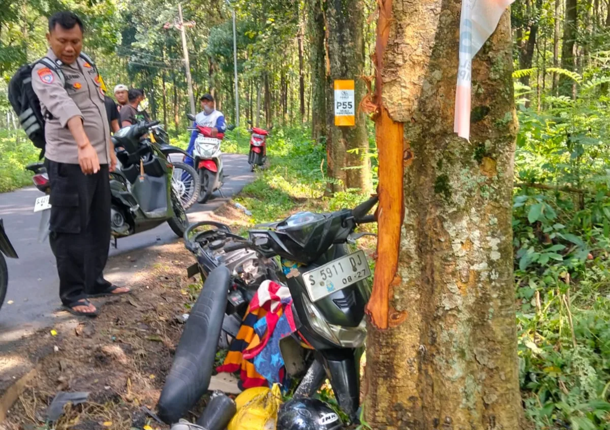 Perugas Gakkum Satlantas Polres Bojonegoro olah tkp. Jum'at (27/3/2026).