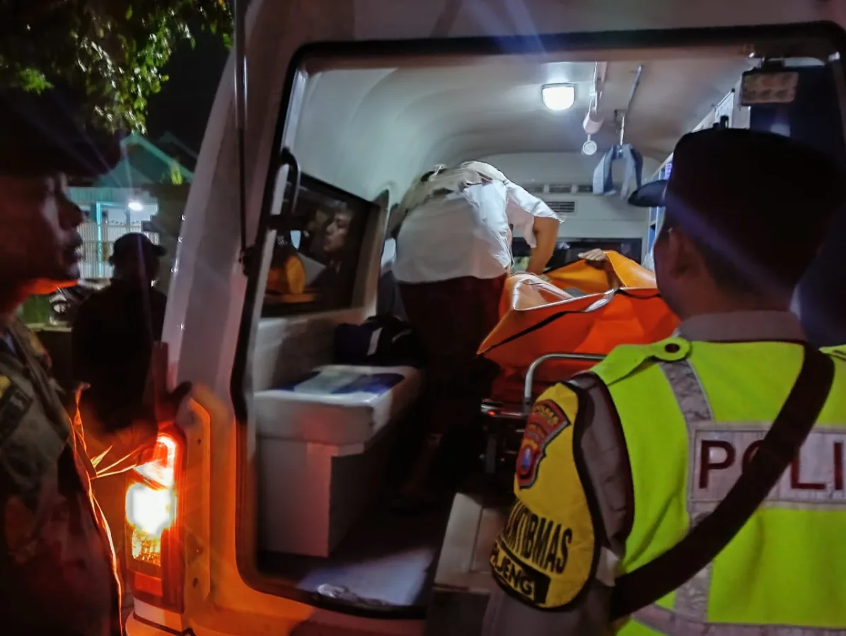 Korban dinaikan ambulan