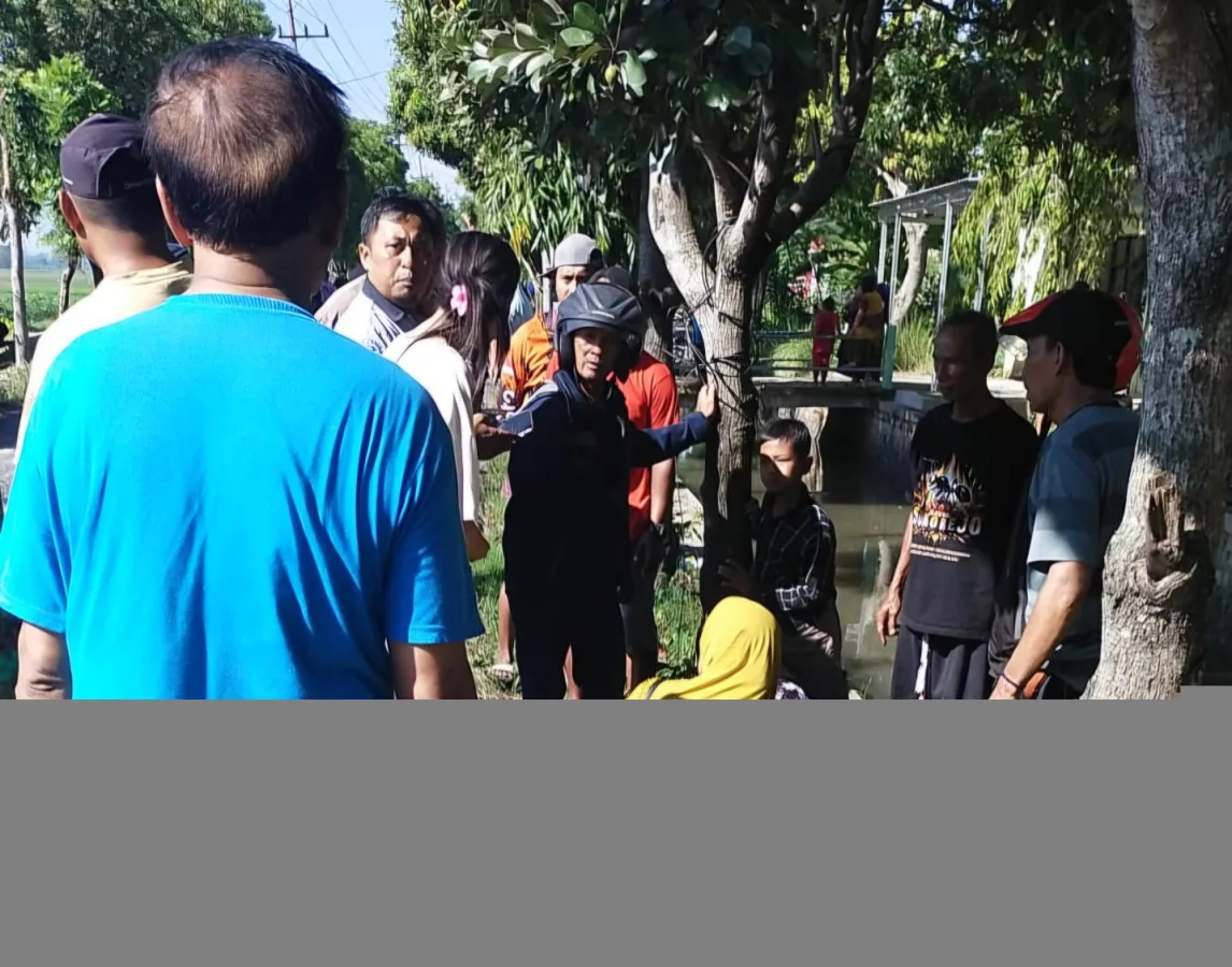 Kerumunan warga di lokasi korban Meninggal ditabrak ELF