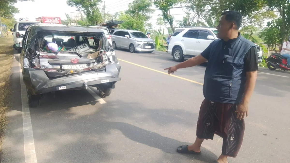 Mobil Ayla rusak parah pada bodi belakang akibat laka beruntun di jalur Bojonegoro. Senin (30/3/2026) Foto : suarasatu.com