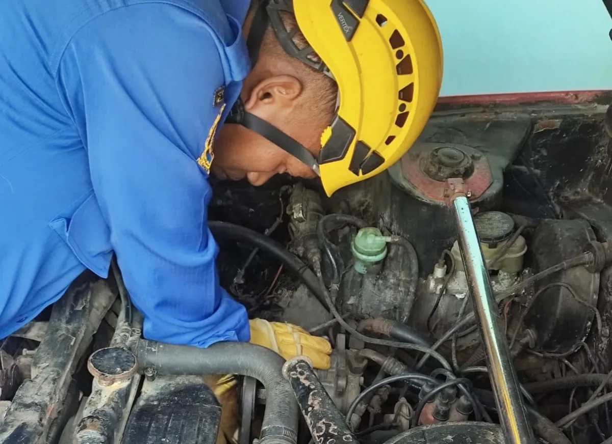Kucing Terjepit di Roda Mesin, Damkarmat Bojonegoro Turun Tangan